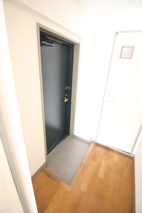 物件内観写真16　(玄関)