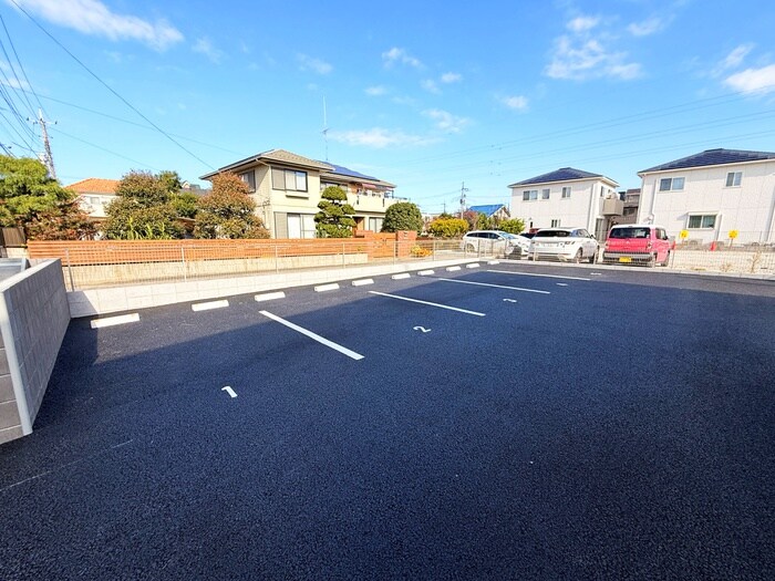 物件外観写真3　(駐車場)