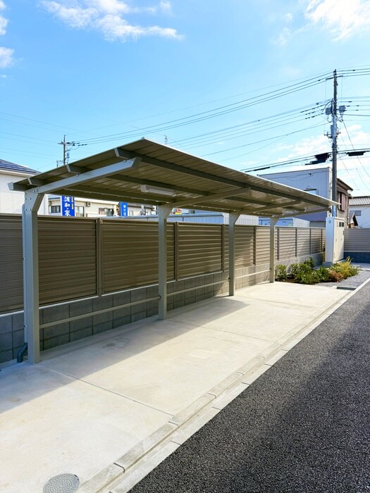 物件外観写真4　(駐輪場)