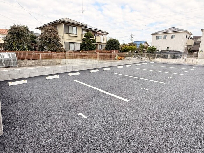 物件外観写真5　(駐車場)