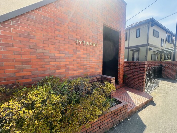 物件外観写真6　(エントランス部分)