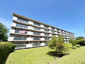 汲沢西団地１号棟外観写真