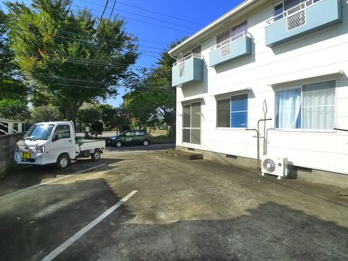 物件外観写真6　(駐車場)