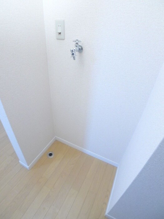 物件内観写真18　(洗濯機置場)