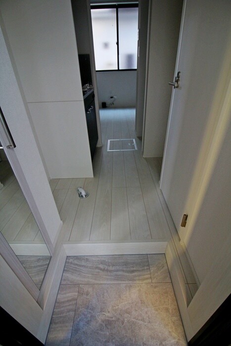 物件内観写真8　(玄関)