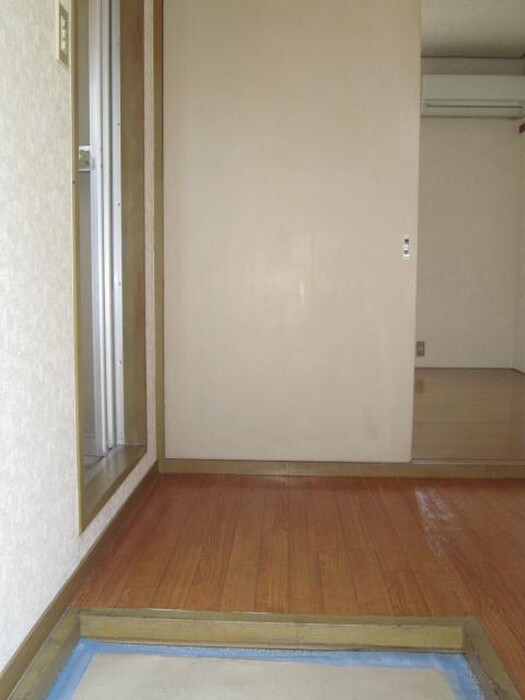 物件内観写真6　(玄関)