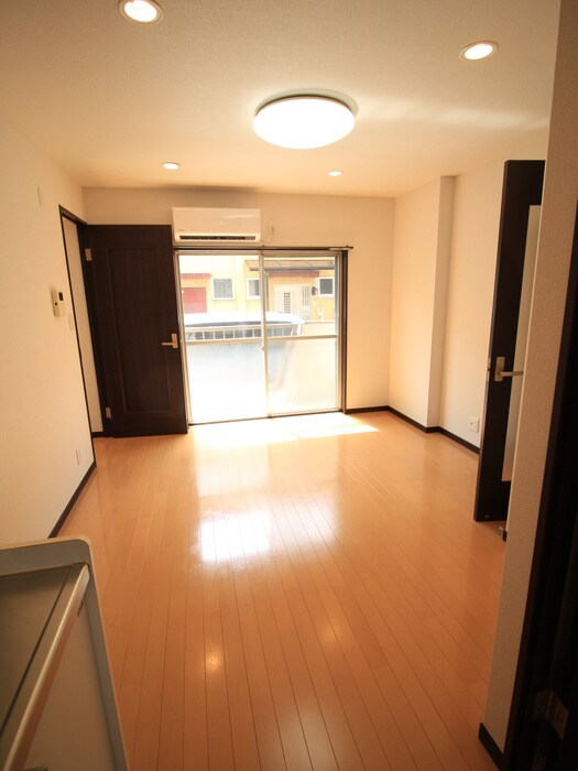 物件内観写真8　(室内からの展望)