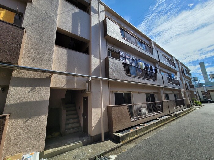 物件外観写真4　(エントランス部分)