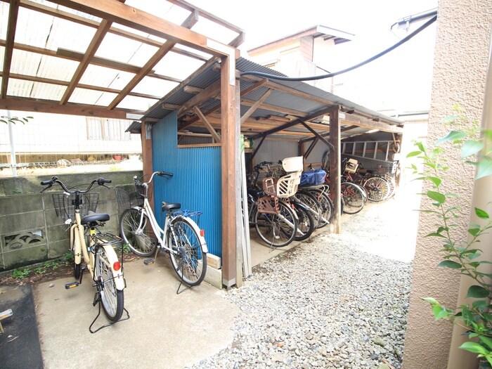 物件外観写真6　(駐輪場)