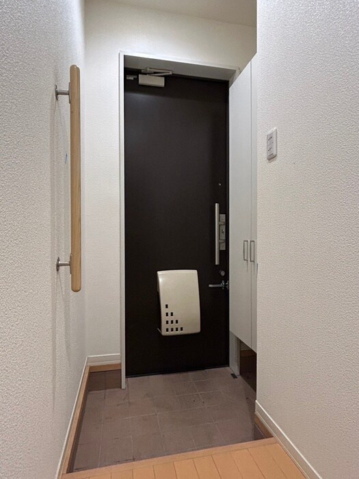 物件内観写真16　(玄関)