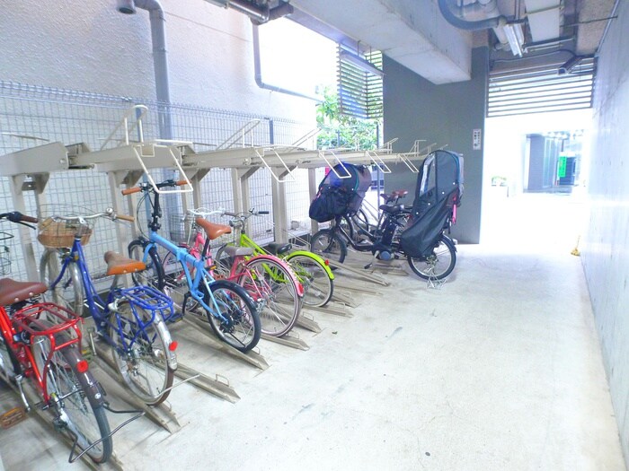 物件外観写真5　(駐輪場)
