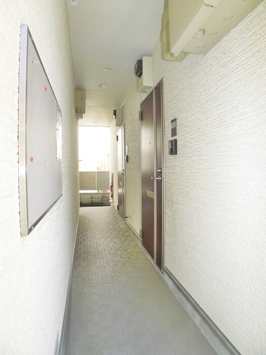 物件外観写真3　(エントランス部分)