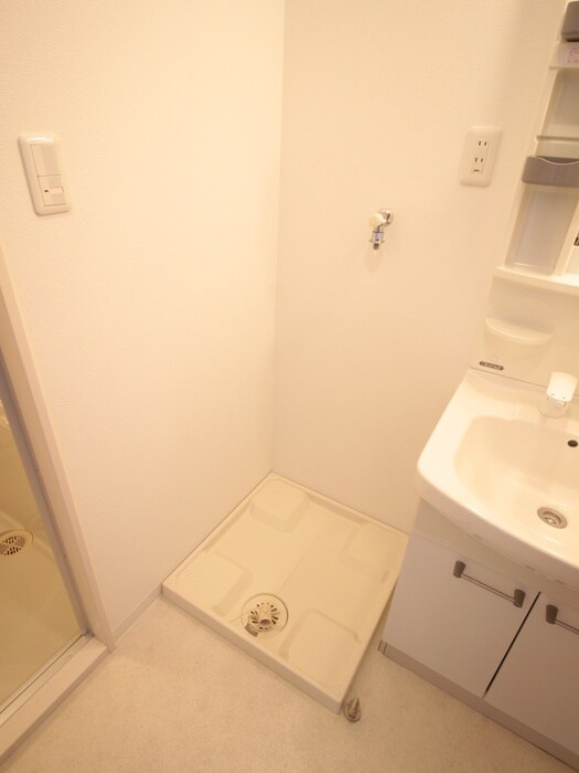 物件内観写真9　(洗濯機置場)