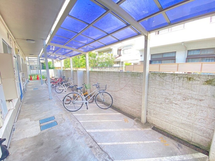 物件外観写真3　(駐輪場)