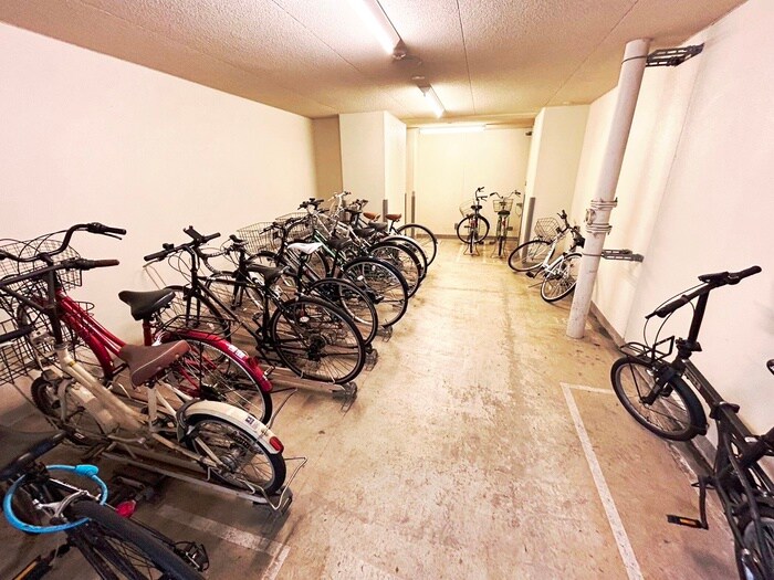 物件外観写真6　(駐輪場)