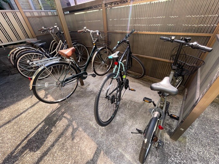 物件外観写真4　(駐輪場)