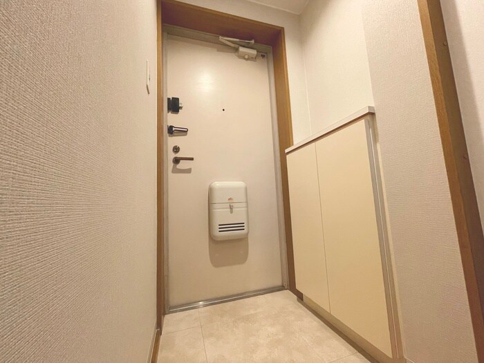 物件内観写真16　(玄関)