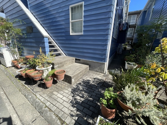 物件外観写真2　(エントランス部分)