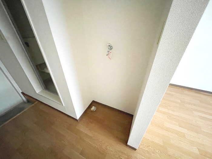 物件内観写真11　(洗濯機置場)