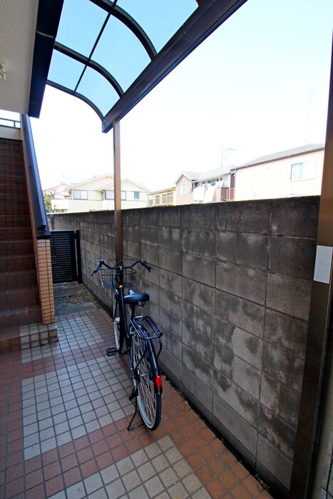 物件外観写真3　(駐輪場)