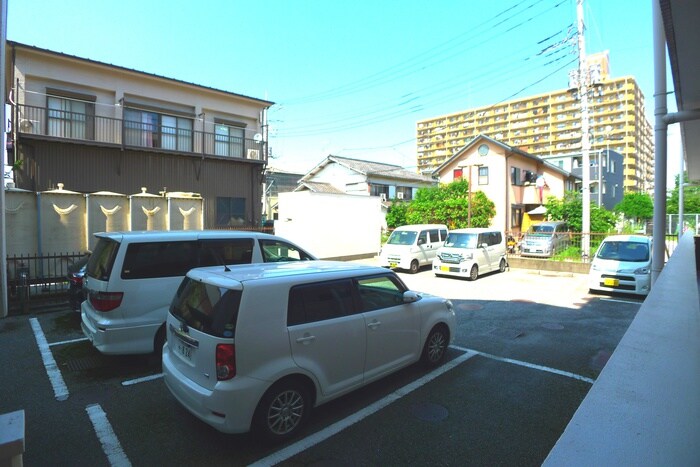 物件外観写真3　(駐車場)