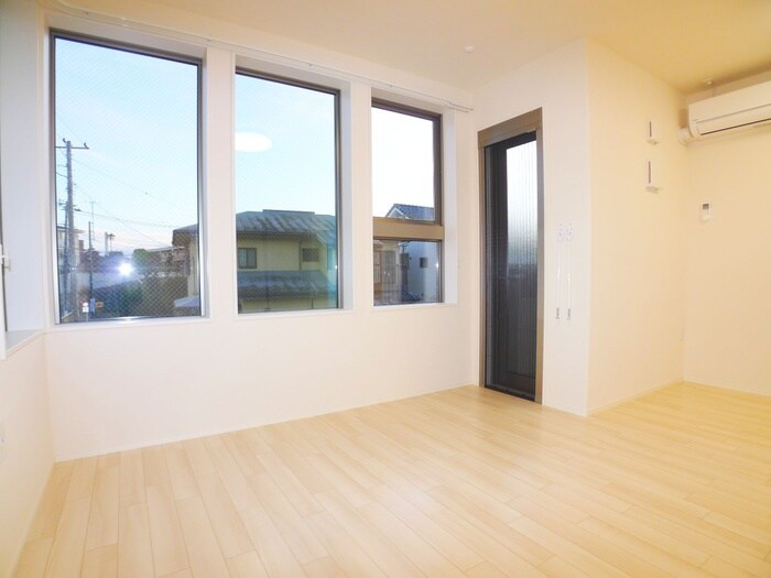 物件内観写真8　(室内からの展望)