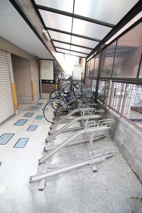 物件外観写真3　(駐輪場)