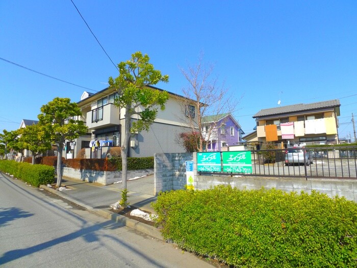 物件外観写真3　(駐車場)