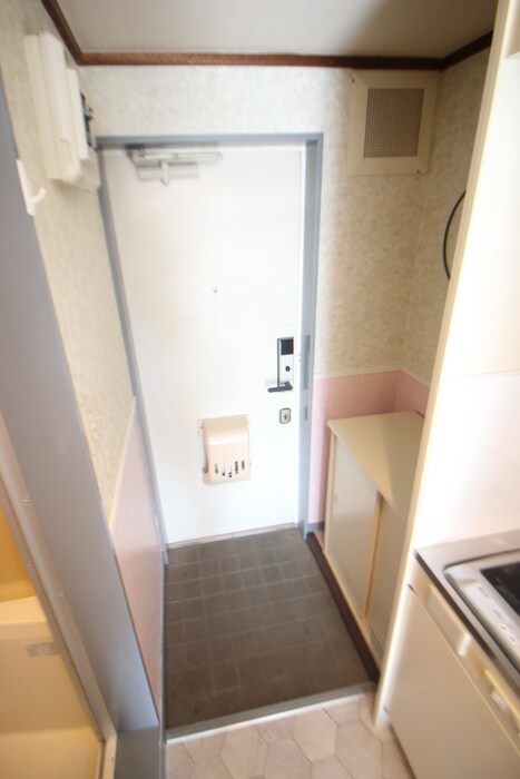 物件内観写真7　(玄関)