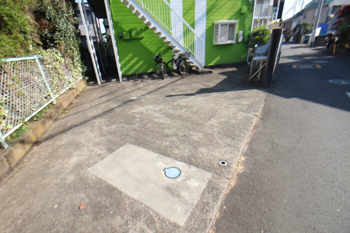 物件外観写真3　(駐車場)