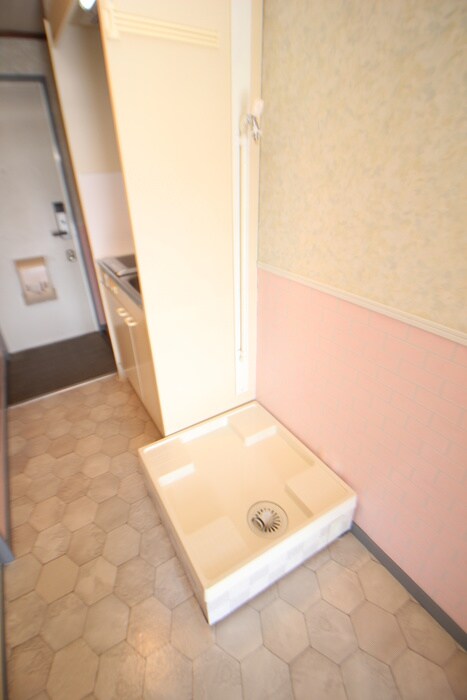 物件内観写真12　(洗濯機置場)