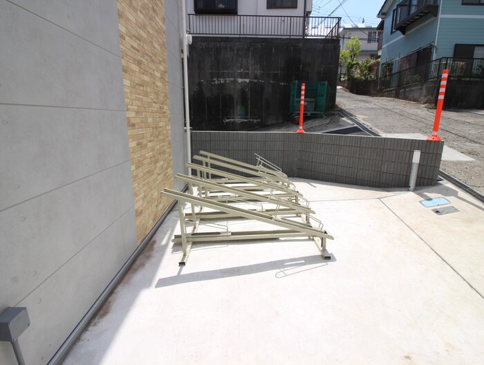 物件外観写真3　(駐輪場)