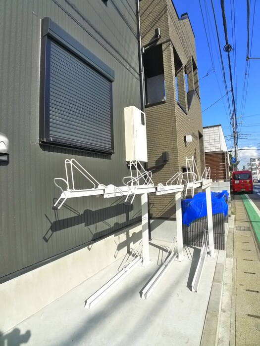 物件外観写真3　(駐輪場)
