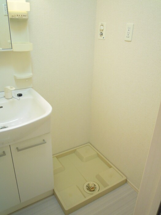 物件内観写真12　(洗濯機置場)