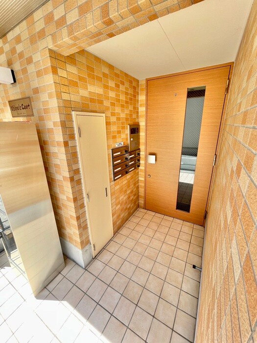 物件外観写真3　(エントランス部分)