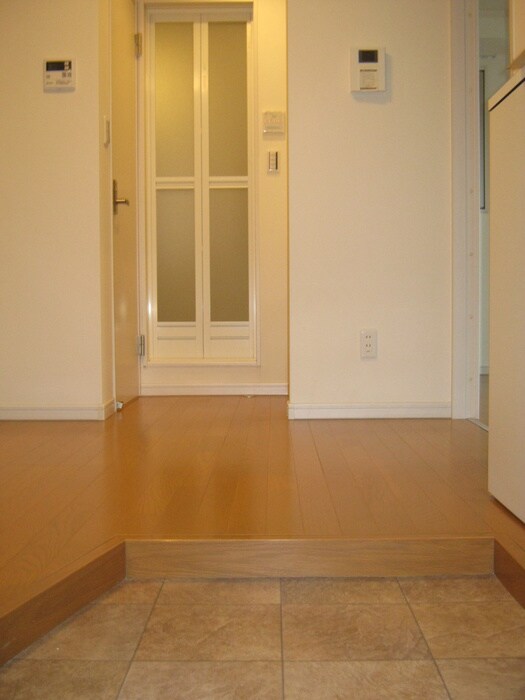 物件内観写真10　(玄関)