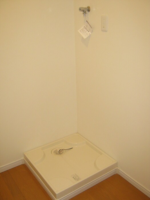 物件内観写真13　(洗濯機置場)