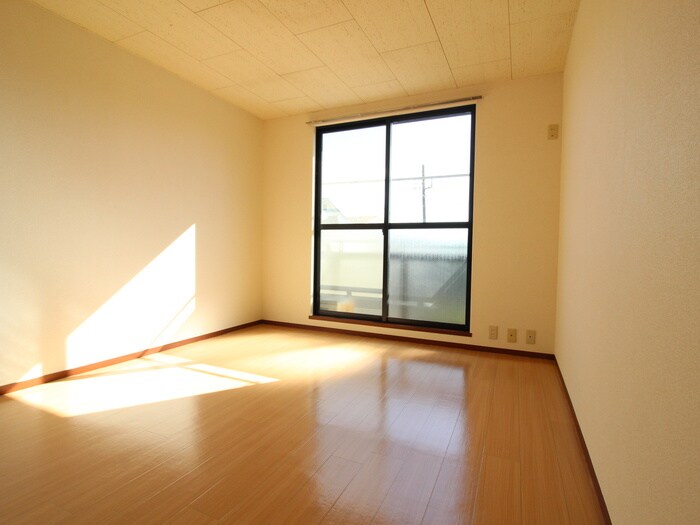 物件内観写真4　(居室)