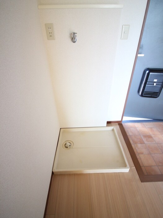 物件内観写真9　(洗濯機置場)