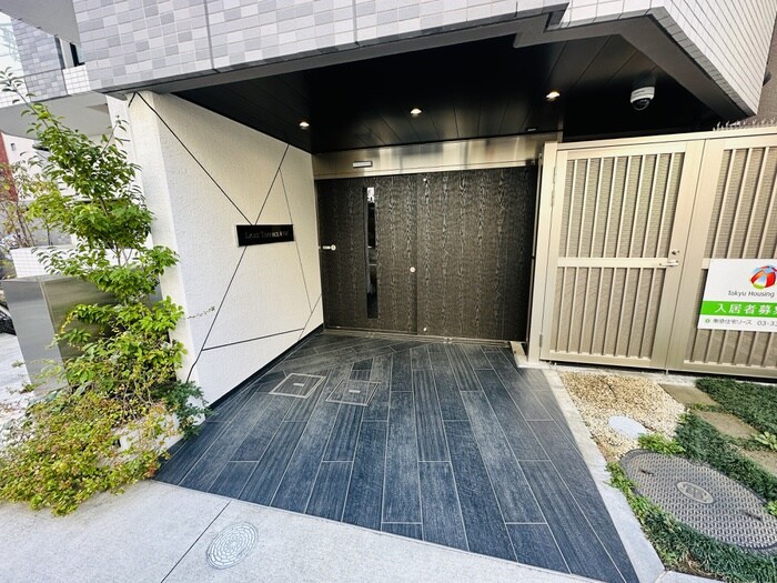 物件外観写真2　(エントランス部分)