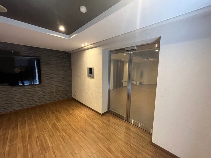 物件外観写真4　(エントランス部分)