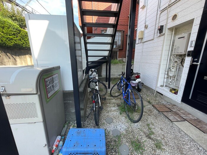 物件外観写真3　(駐輪場)