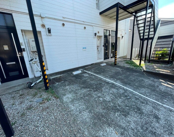 物件外観写真5　(駐車場)