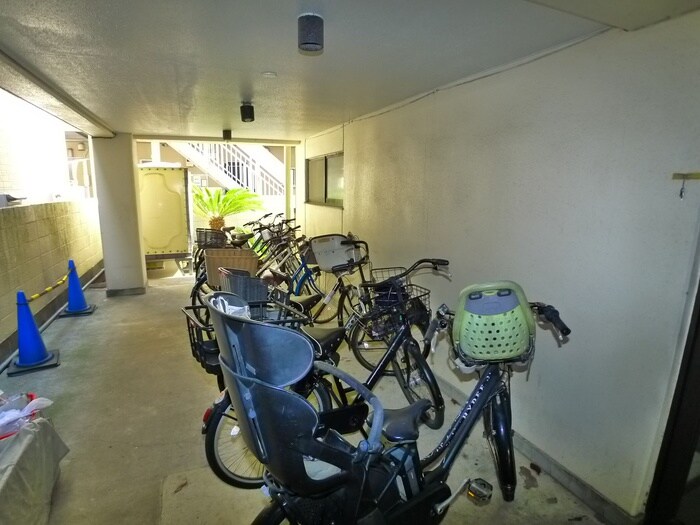 物件外観写真5　(駐輪場)
