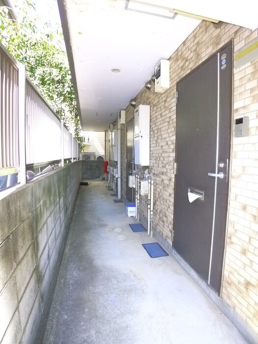 物件外観写真5　(エントランス部分)