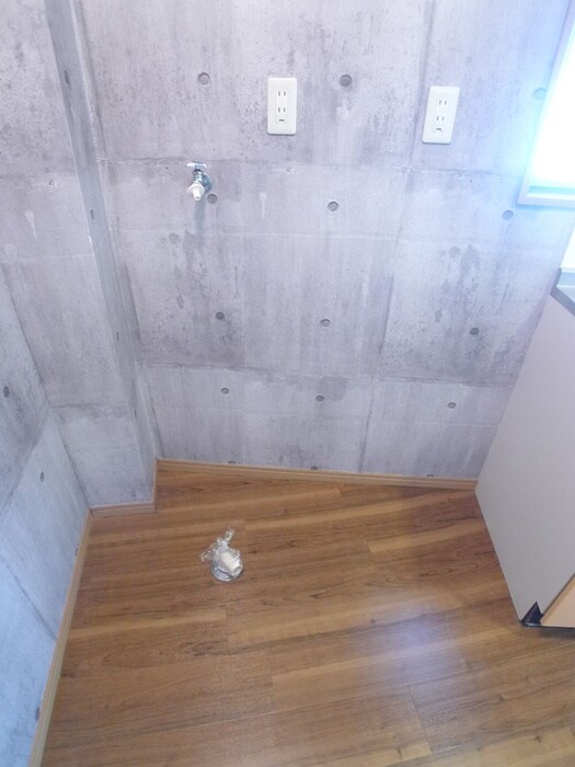 物件内観写真17　(洗濯機置場)