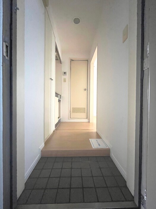 物件内観写真16　(玄関)