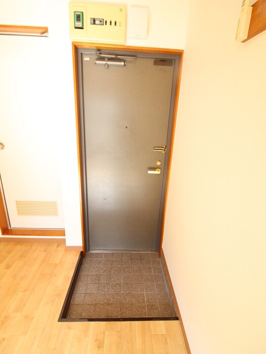 物件内観写真12　(玄関)