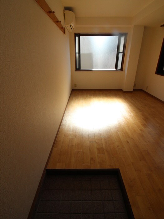 物件内観写真18　(玄関)