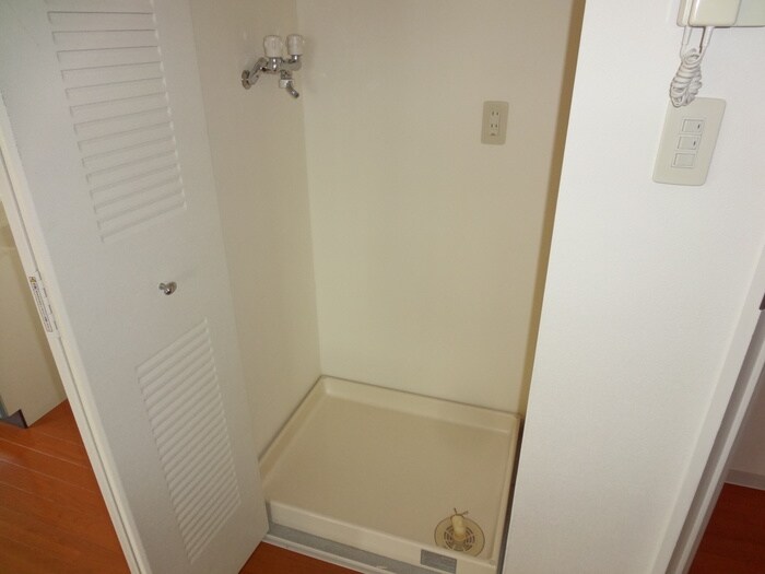 物件内観写真11　(洗濯機置場)